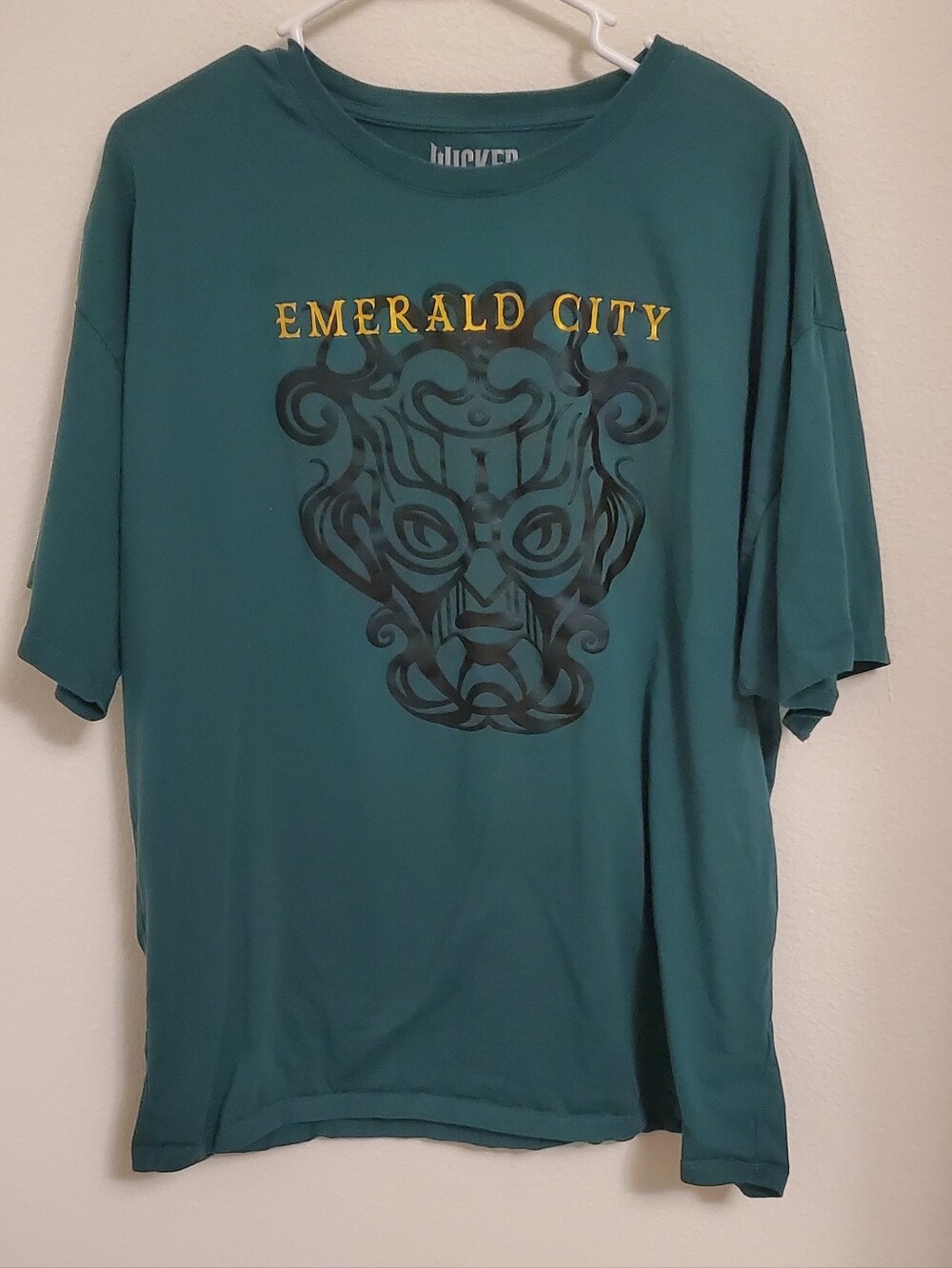 Universal Studios Wicked Emerald City Graphic Tee - Size 2X